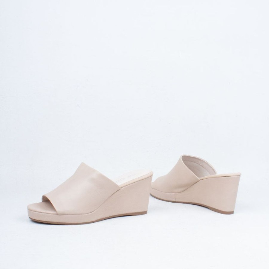 Women Top End Wedge | Walar Wedge Slide Almond