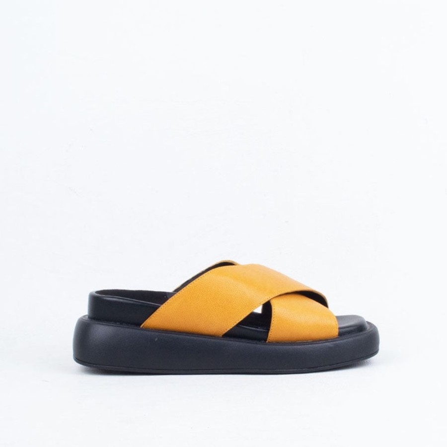 Women Minx Flat | Future Slide