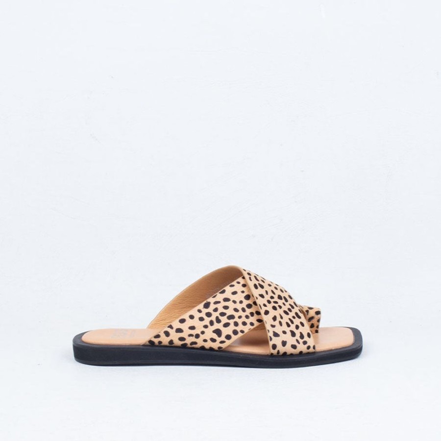 Women EOS Flat | Mishk Slide