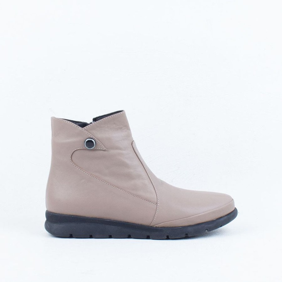 Women Planet Athleisure | Heira Boot