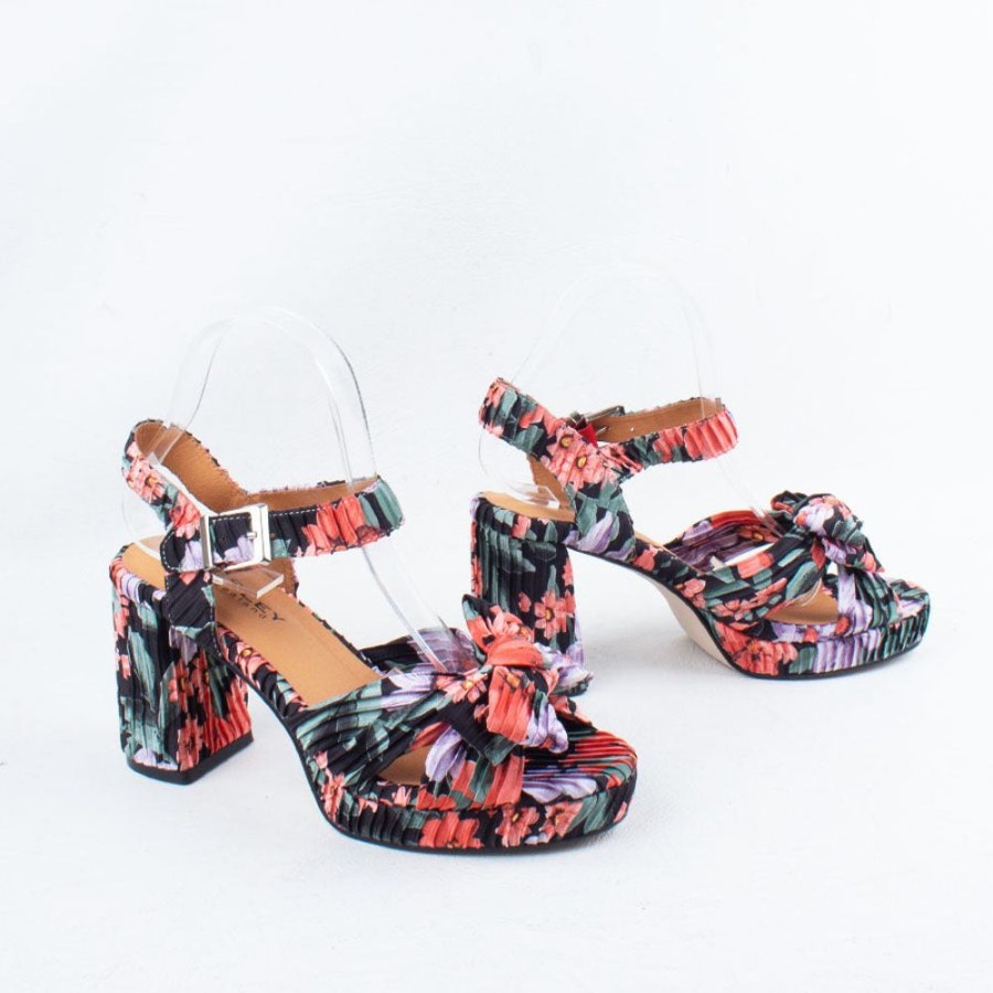 Women Bresley NZ Platform | Sam Heel