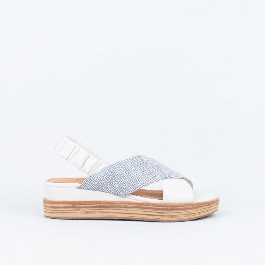 Women Bresley Flat | Debacle Sandal